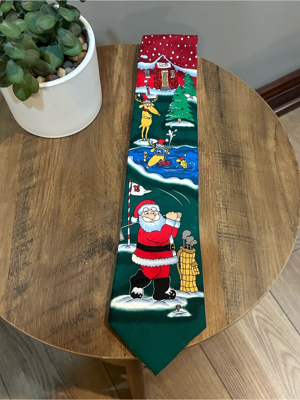 Vintage Yule Tide Greetings Hallmark  Christmas Golf Santa Novelty Tie